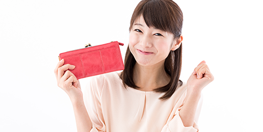 お財布を持った女性